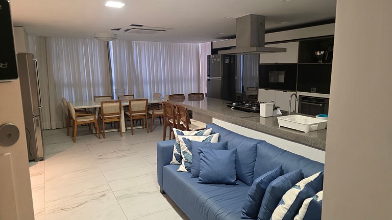 Conforto e Charme: Apê 3 Suítes. Pé na Areia.