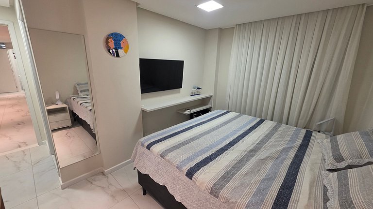 Conforto e Charme: Apê 3 Suítes. Pé na Areia.