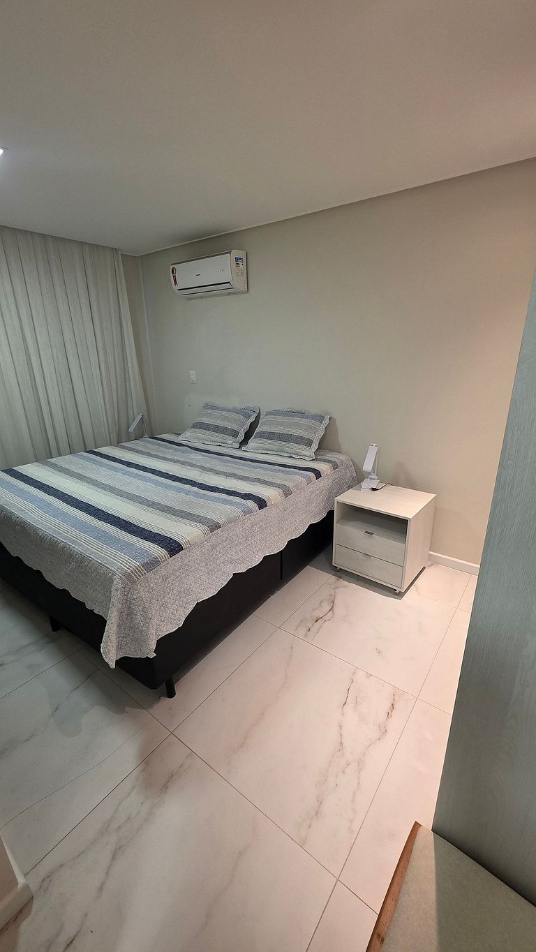 Conforto e Charme: Apê 3 Suítes. Pé na Areia.