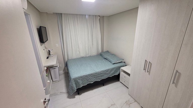 Conforto e Charme: Apê 3 Suítes. Pé na Areia.