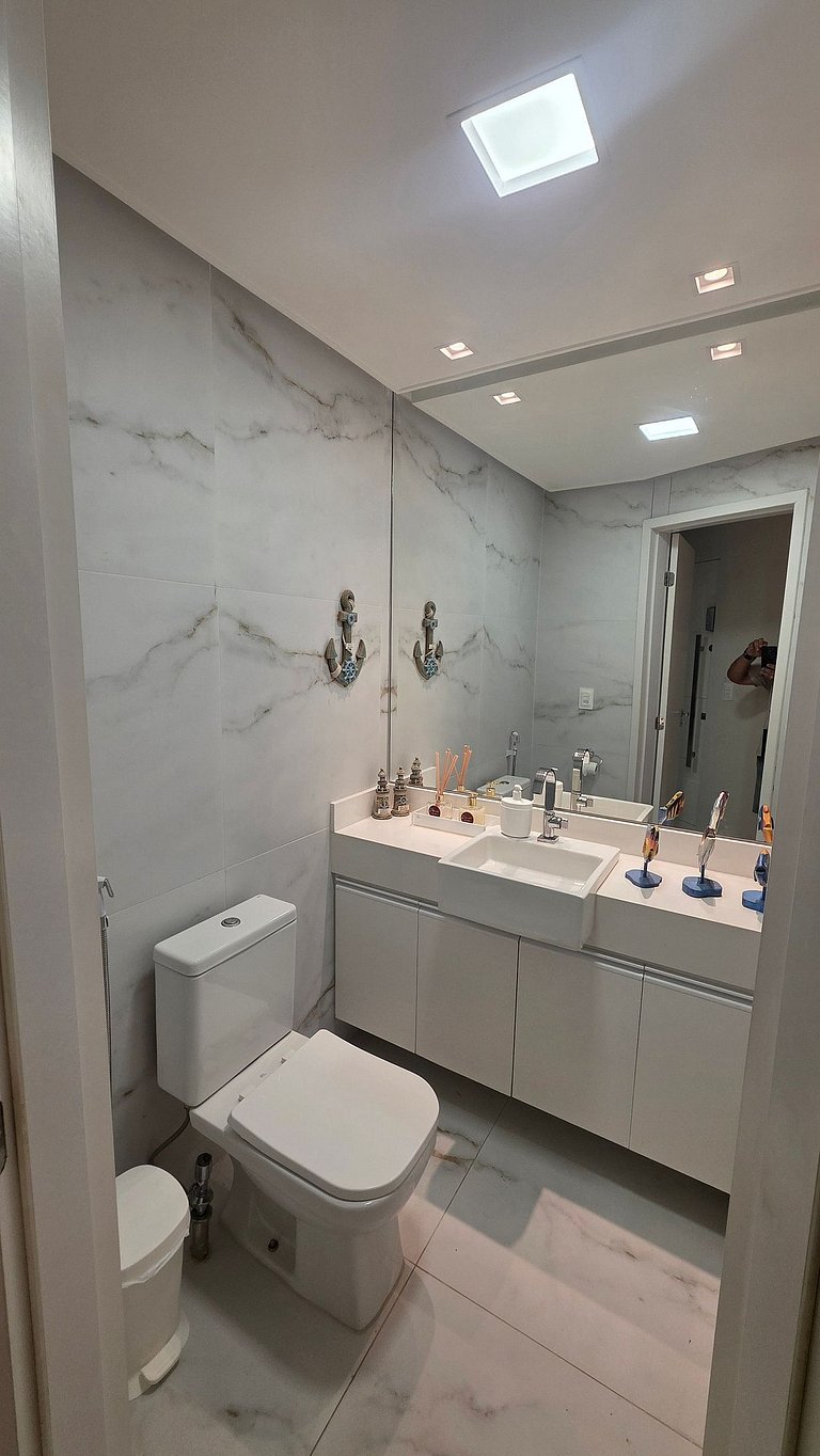 Conforto e Charme: Apê 3 Suítes. Pé na Areia.