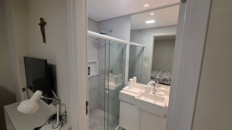 Conforto e Charme: Apê 3 Suítes. Pé na Areia.