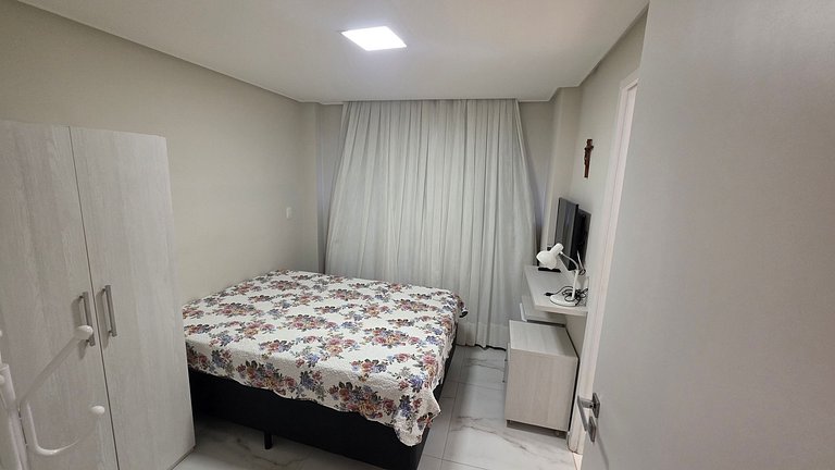 Conforto e Charme: Apê 3 Suítes. Pé na Areia.