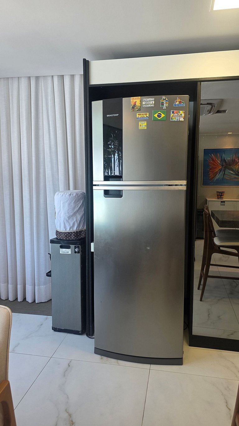 Conforto e Charme: Apê 3 Suítes. Pé na Areia.