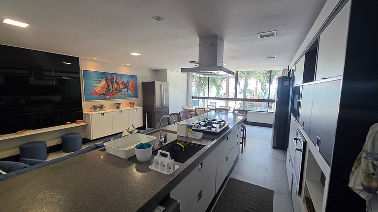 Conforto e Charme: Apê 3 Suítes. Pé na Areia.