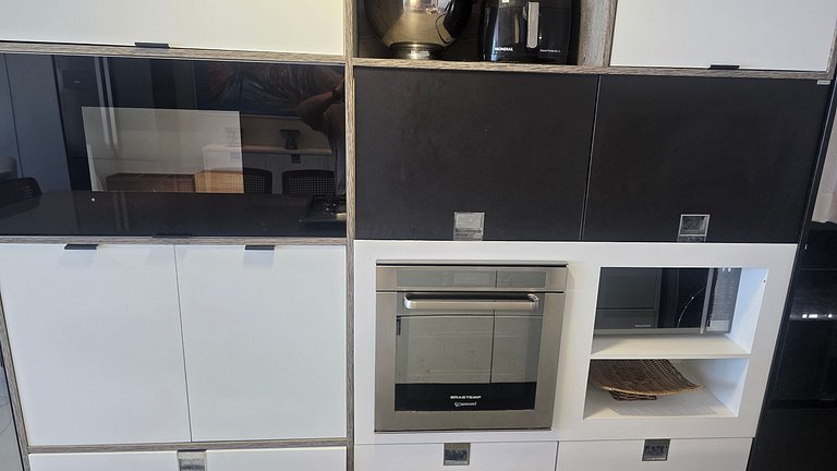 Conforto e Charme: Apê 3 Suítes. Pé na Areia.