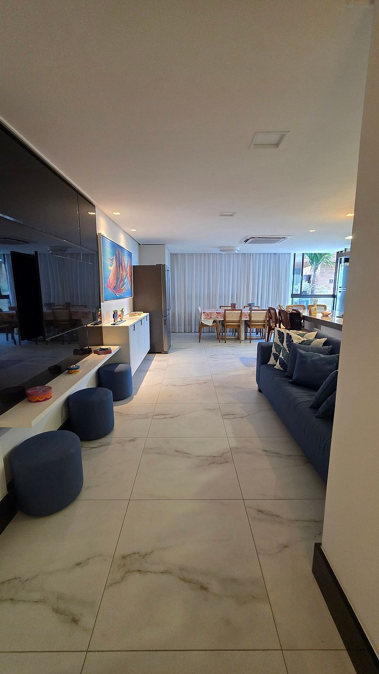 Conforto e Charme: Apê 3 Suítes. Pé na Areia.