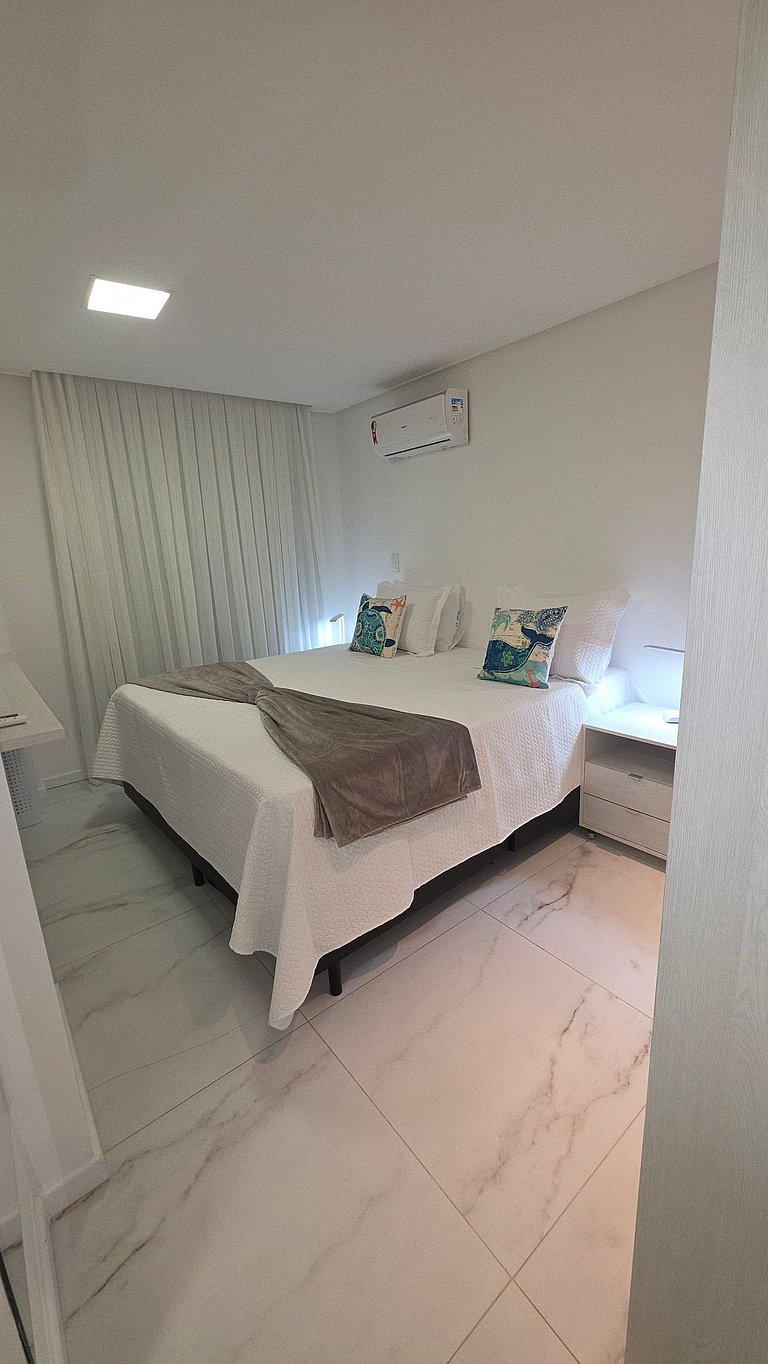 Comfort and Charm: 3-Suite Apartment. On the Sand.