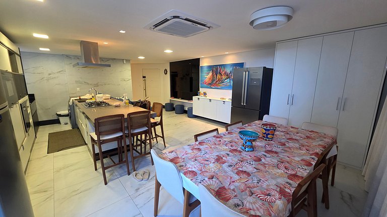 Comfort and Charm: 3-Suite Apartment. On the Sand.