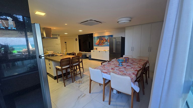 Comfort and Charm: 3-Suite Apartment. On the Sand.